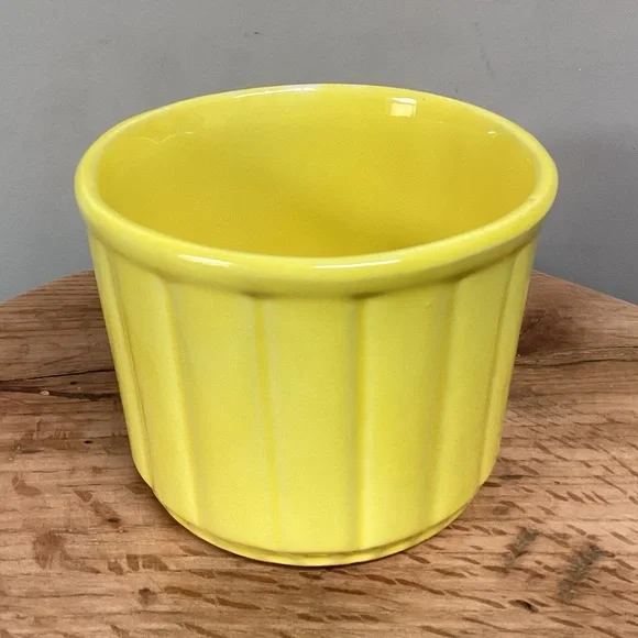 🟡 Vintage - McCoy Floraline Brilliant Yellow Planter / Pot - Circa 1960s - Rare - Picture 2 of 16